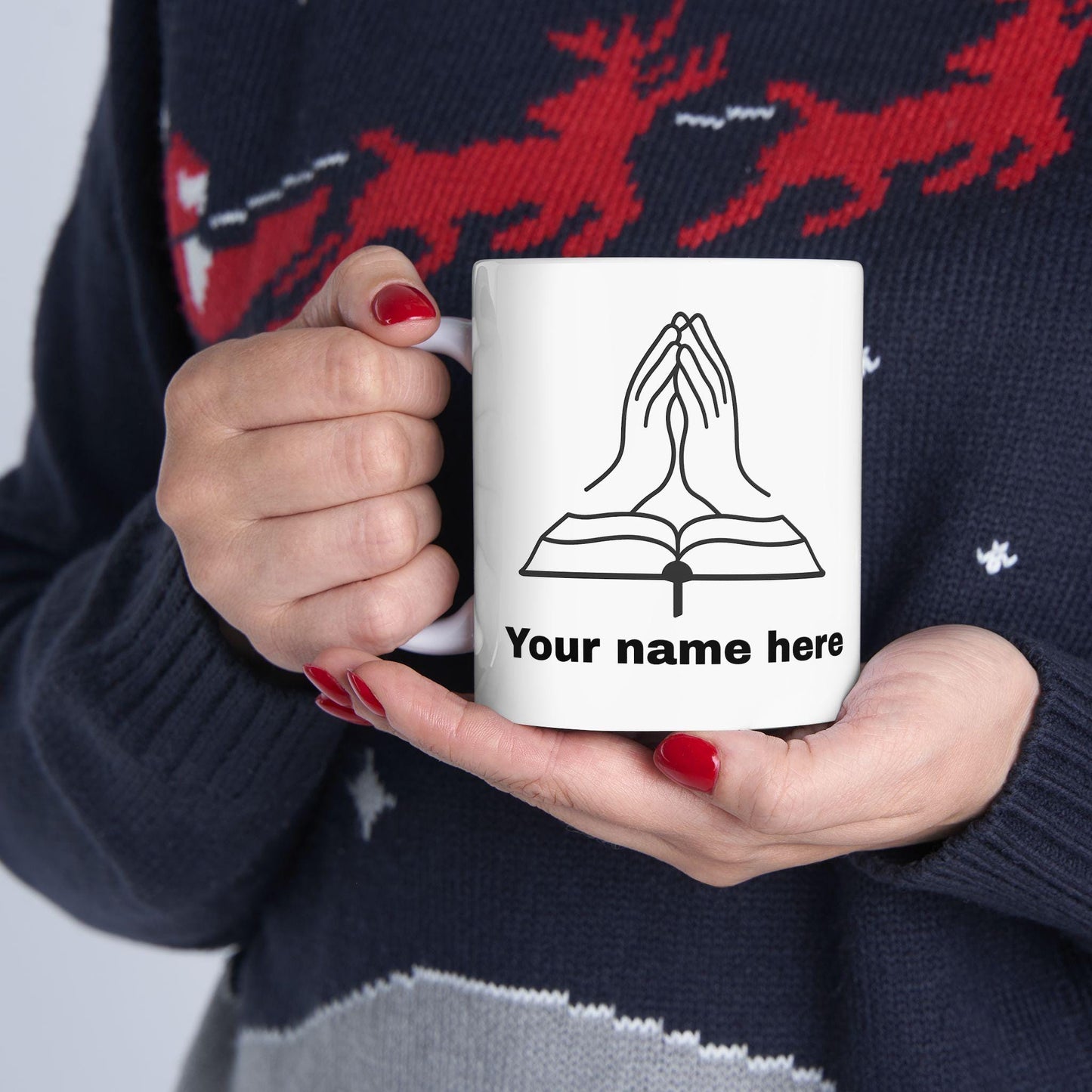 Mug chrétien personnalisable – Mains en prière et Bible, céramique brillante 11oz/15oz, micro-ondes & lave-vaisselle