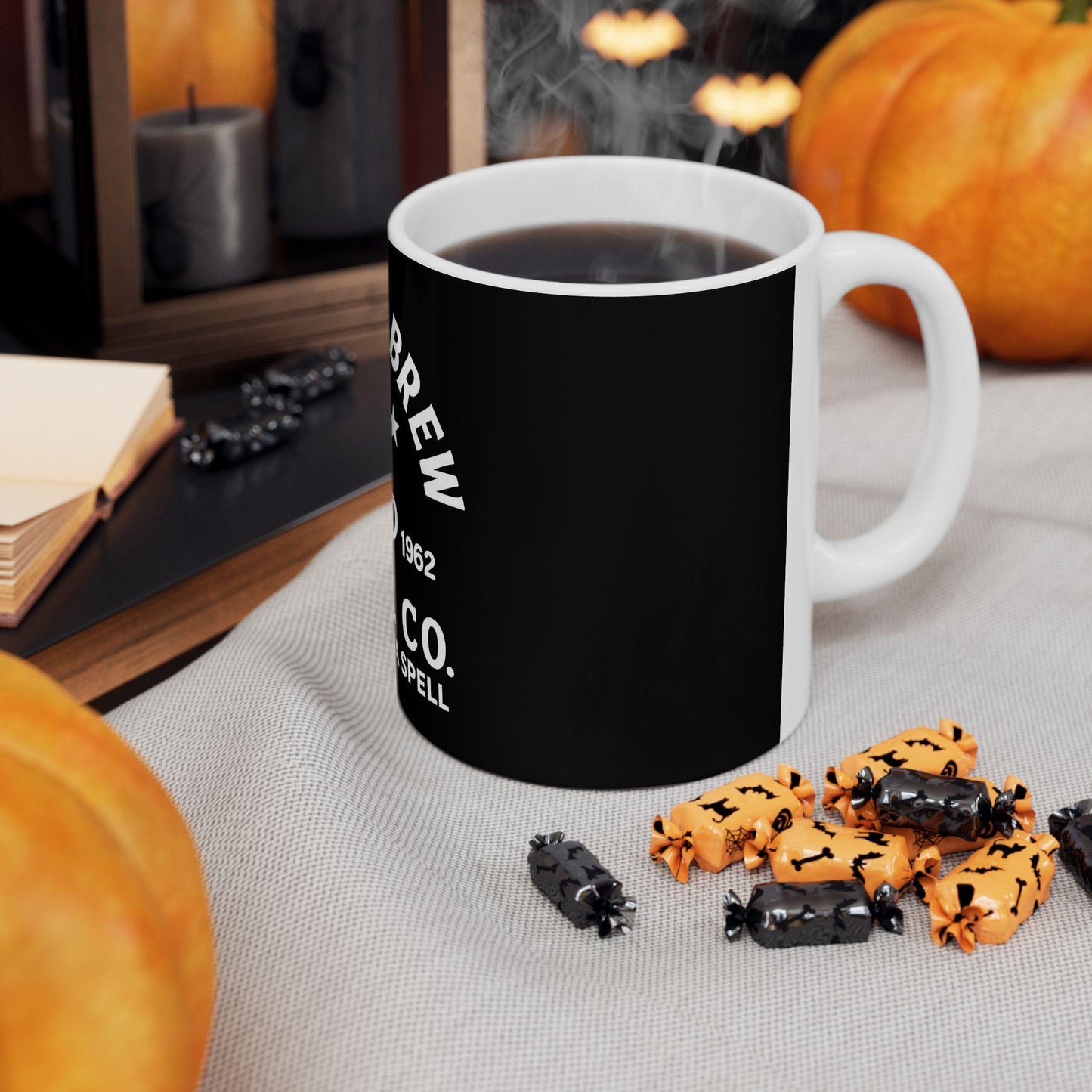 La tasse Witches Brew—cocooning et frissons, à parts égales. 330ml / 440ml - 11oz / 15oz