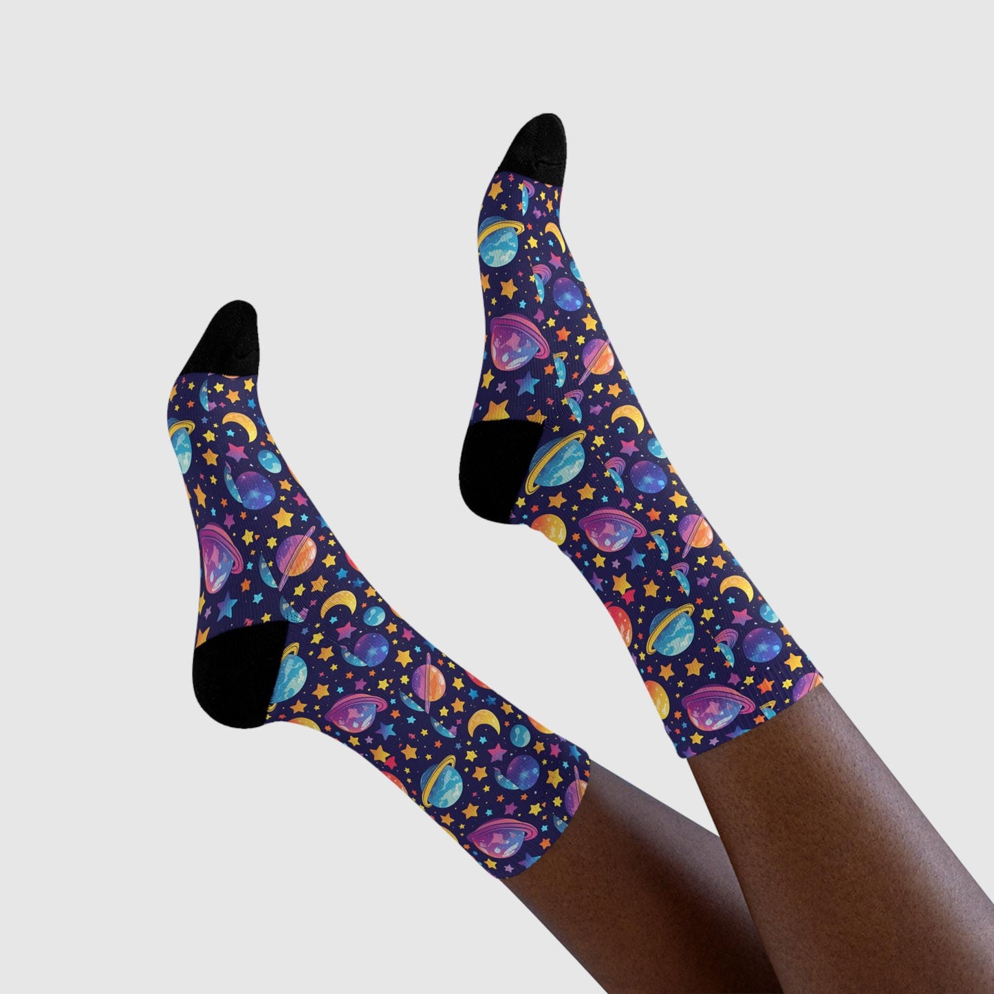 Chaussettes « Cosmic Pattern » – crew sublimées planètes & étoiles, cadeau space lovers