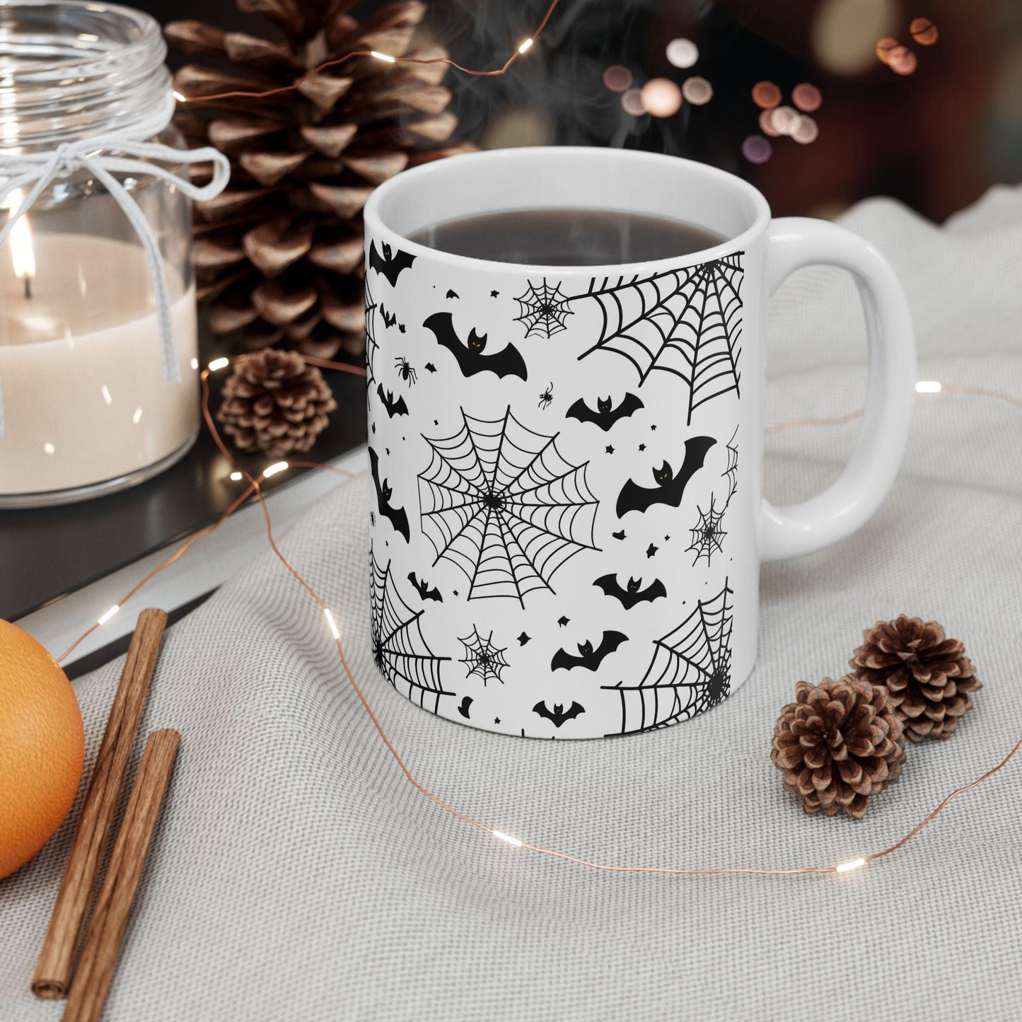 Mug Halloween 0.33L / 0.44 L avec chauves-souris et toiles d’araignée – Tasse effrayante | Cadeau Boo rétro | Pumpkin Spice Latte