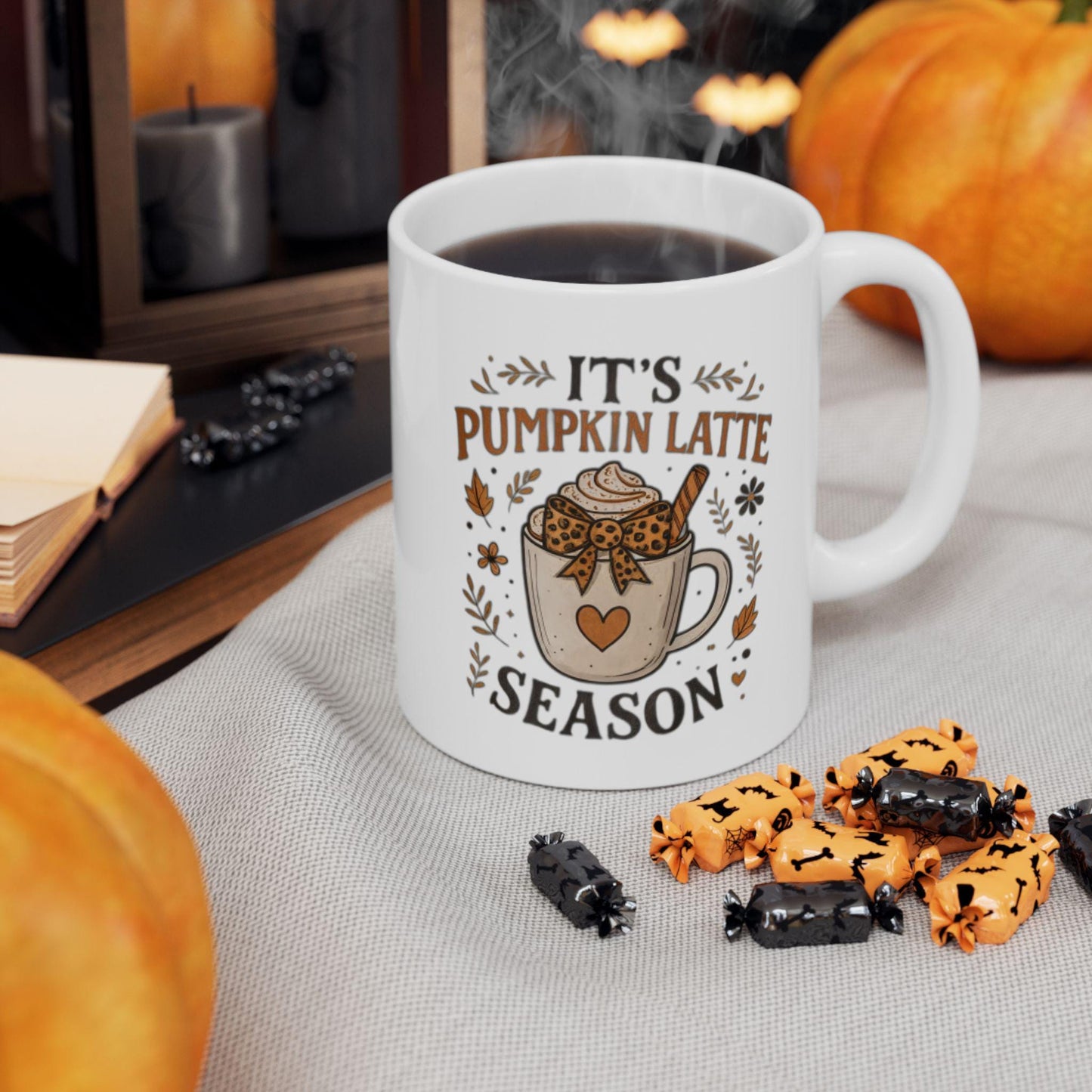 Mug Pumpkin Latte Season — tasse café d’automne, cadeau Halloween, maison bureau, déco cozy céramique 330ml - 11oz