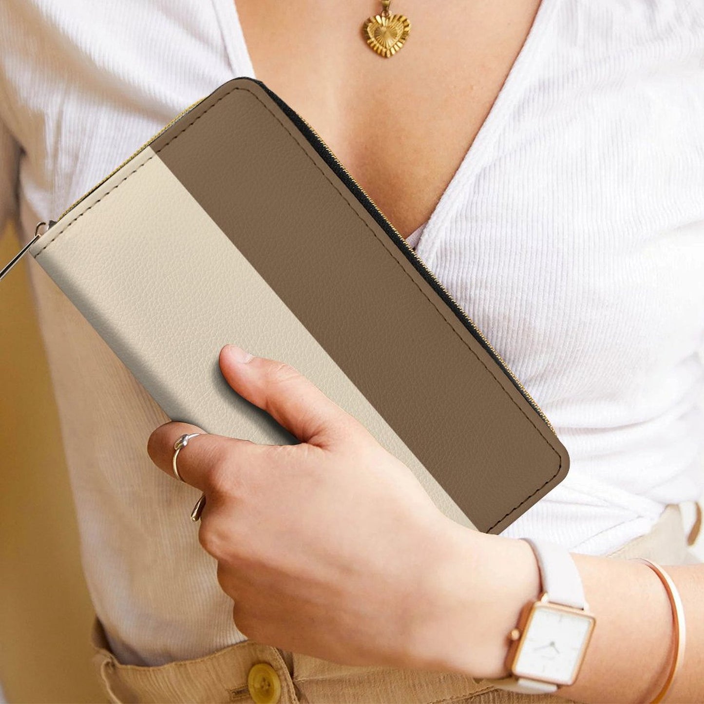 Portefeuille beige et taupe en cuir vegan haut de gamme – Élégance naturelle et grande capacité - Big Smiles All Sizes