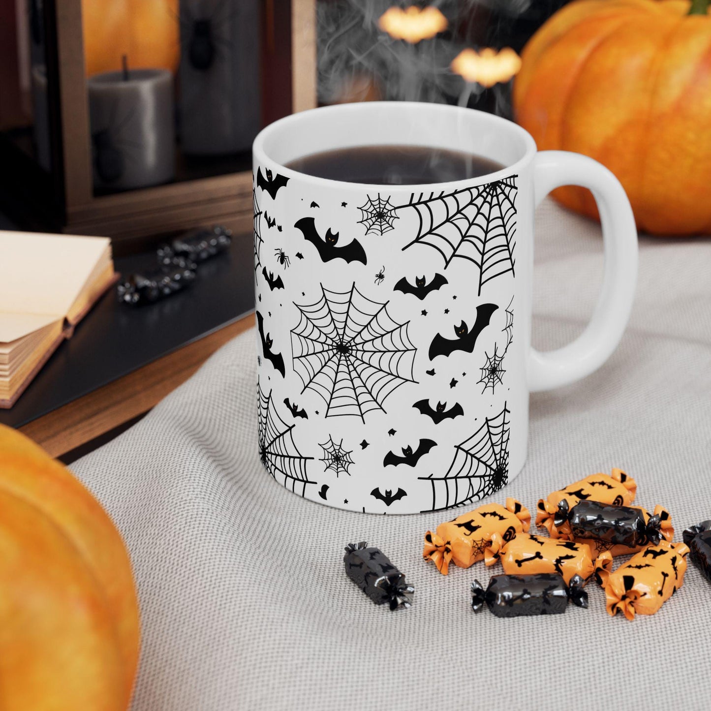 Mug Halloween 0.33L / 0.44 L avec chauves-souris et toiles d’araignée – Tasse effrayante | Cadeau Boo rétro | Pumpkin Spice Latte