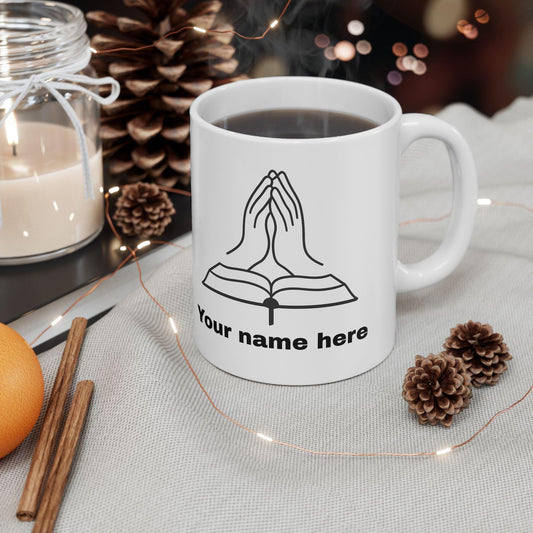Mug chrétien personnalisable – Mains en prière et Bible, céramique brillante 11oz/15oz, micro-ondes & lave-vaisselle