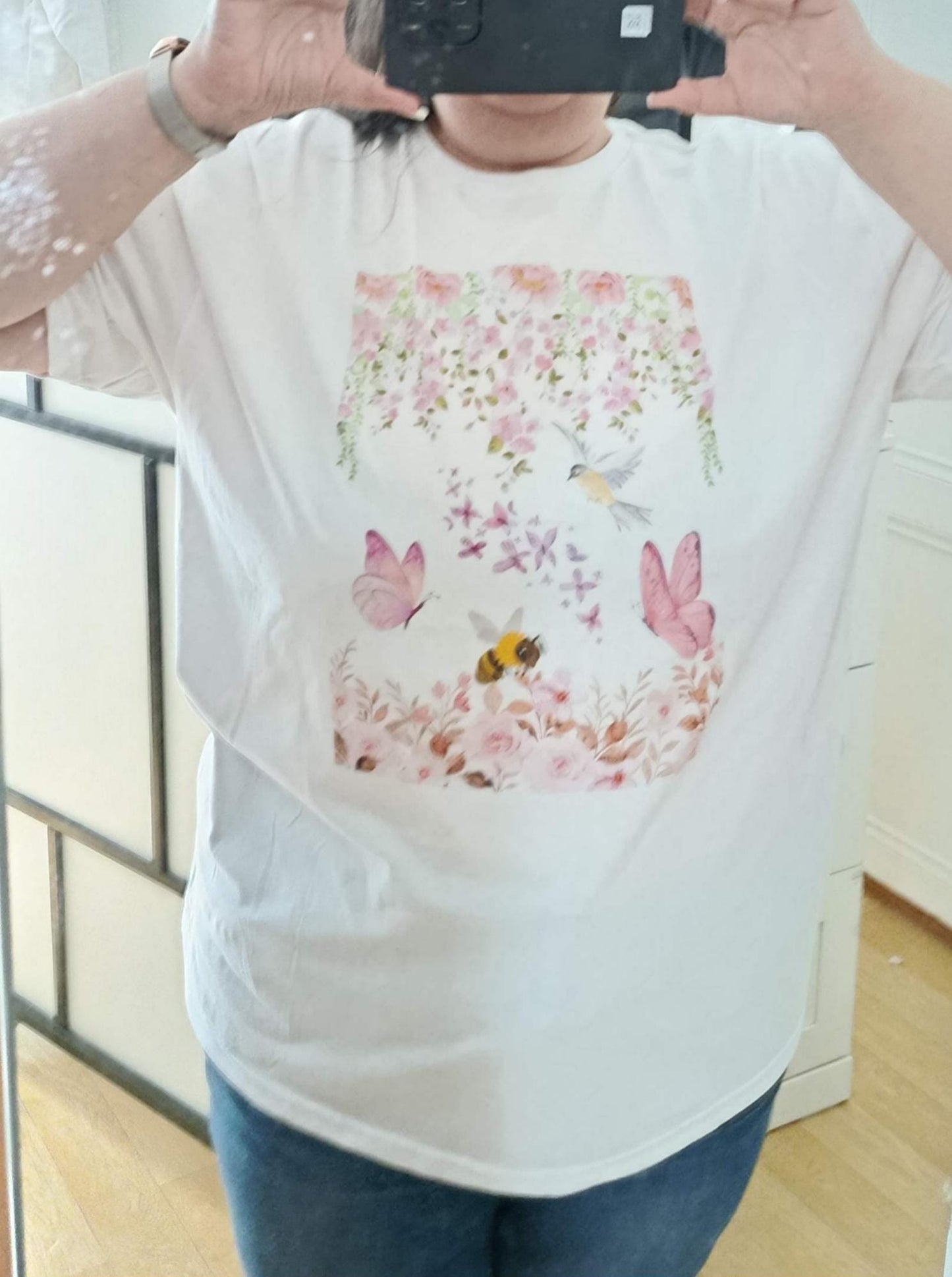 Camiseta unisex Floral Paradise: algodón suave, estampado de mariposas y flores, tallas XS a 5XL
